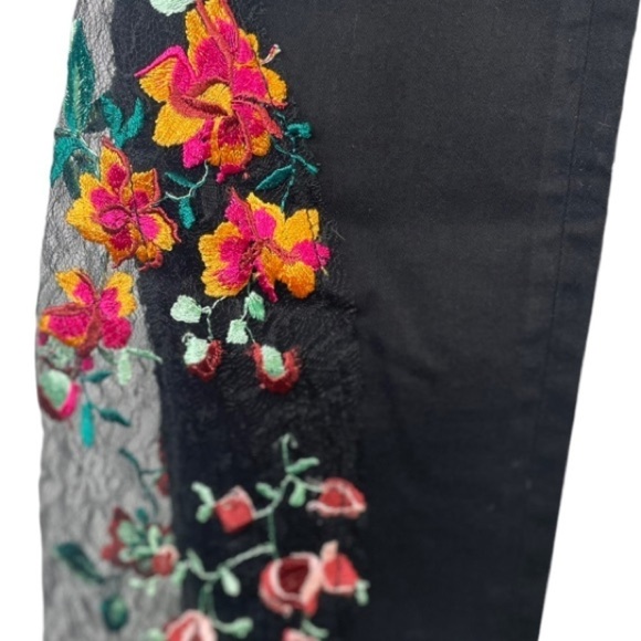 We The Free Women’s Black Flare Flower Embroidered Lace Jeans - Picture 3 of 4